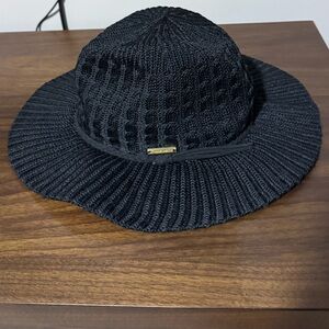 NINE WEST BLACK RIMMED HAT IN EUC